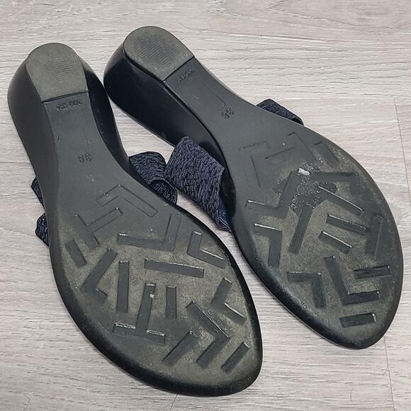 Bob Baker Exclusive Women's Sandals Kitten Heel Blue Gold Accent Size 7 - Picture 5 of 6